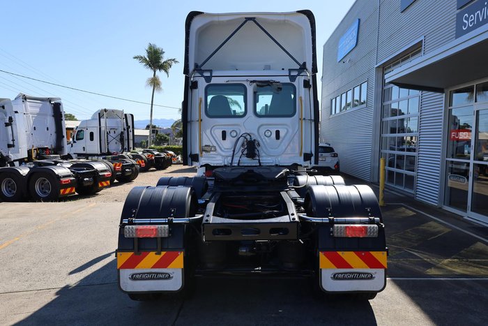 2024 Freightliner Cascadia 126 White