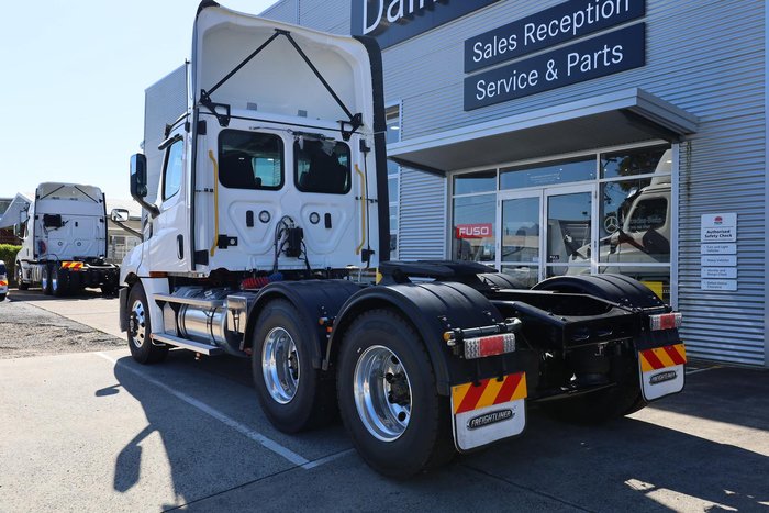 2024 Freightliner Cascadia 126 White