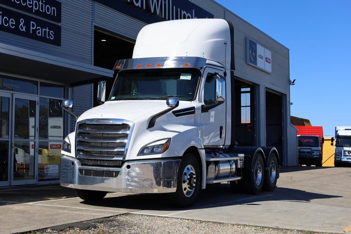 2024 Freightliner Cascadia 126 White