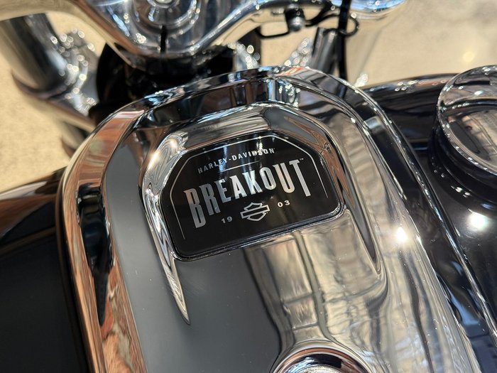 2025 Harley-Davidson Breakout 117 (FXBR) Softail Black