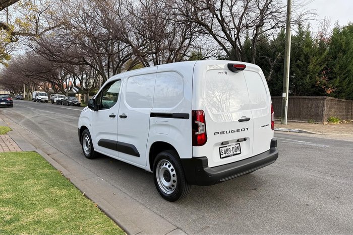 2024 Peugeot Partner Pro