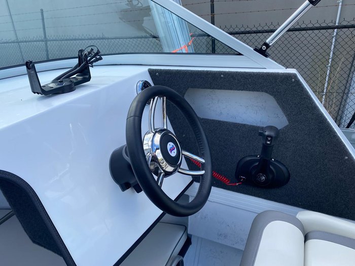 2025 QUINTREX 520 Ocean Spirit