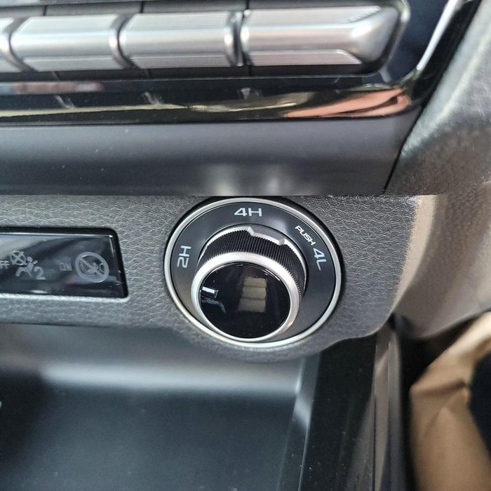 2024 Isuzu D-MAX BLADE