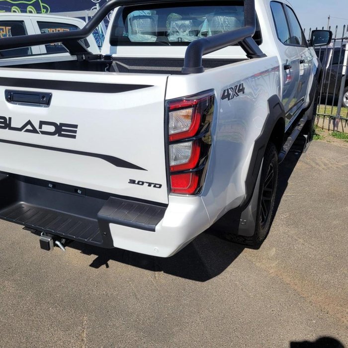 2024 Isuzu D-MAX BLADE