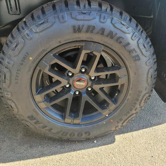 2024 Isuzu D-MAX BLADE