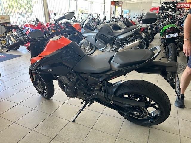 2022 KTM 890 Duke Duke Orange