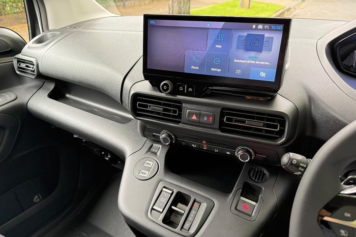 2024 Peugeot Partner Pro