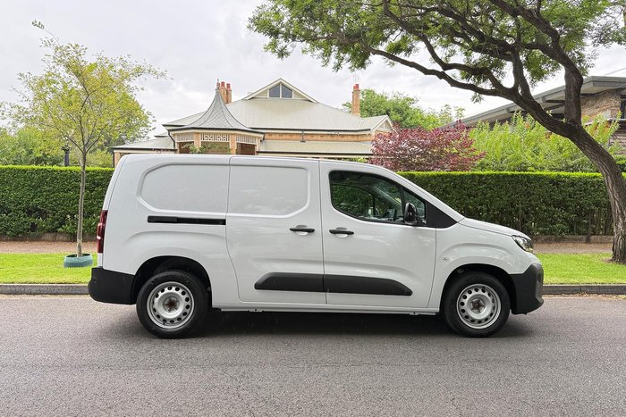 2024 Peugeot Partner Pro
