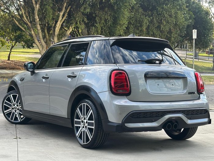 2024 MINI Hatch Cooper S MINI Yours F55 LCI-2 Melting Silver III