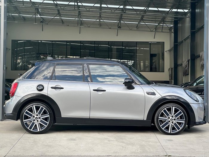 2024 MINI Hatch Cooper S MINI Yours F55 LCI-2 Melting Silver III