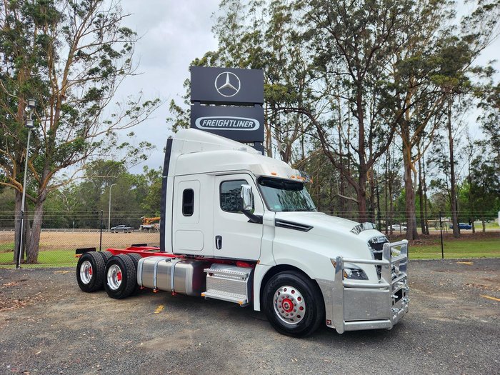2024 Freightliner Cascadia 126 White