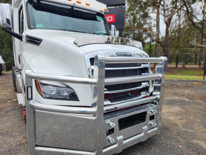 2024 Freightliner Cascadia 126 White