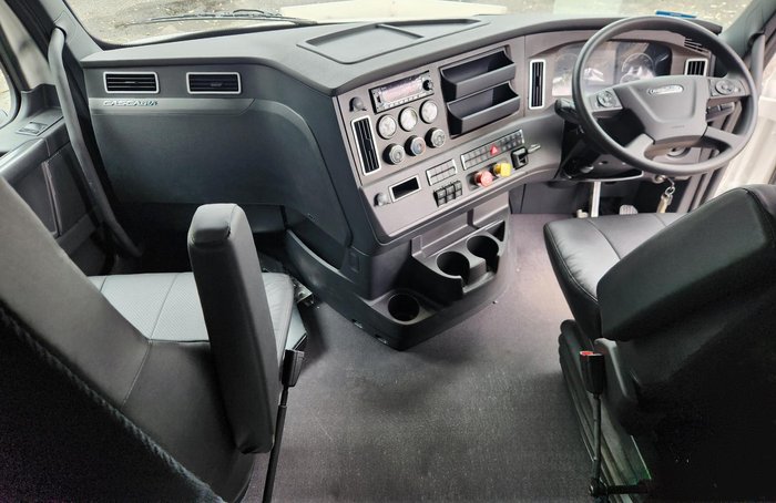 2024 Freightliner Cascadia 126 White
