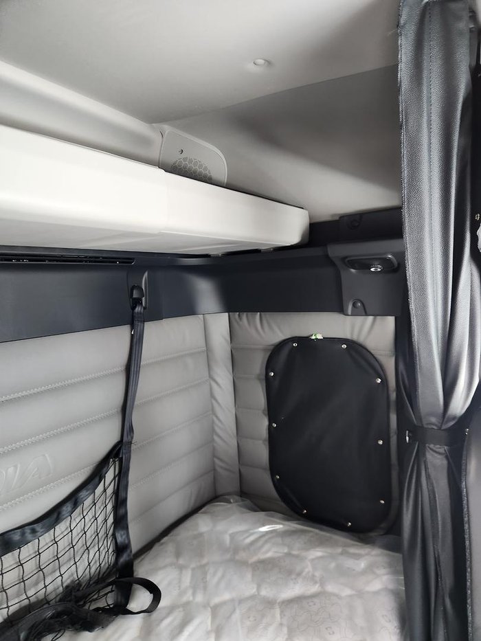 2024 Freightliner Cascadia 126 White