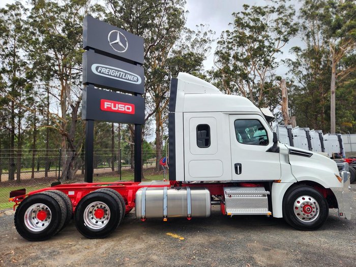 2024 Freightliner Cascadia 126 White