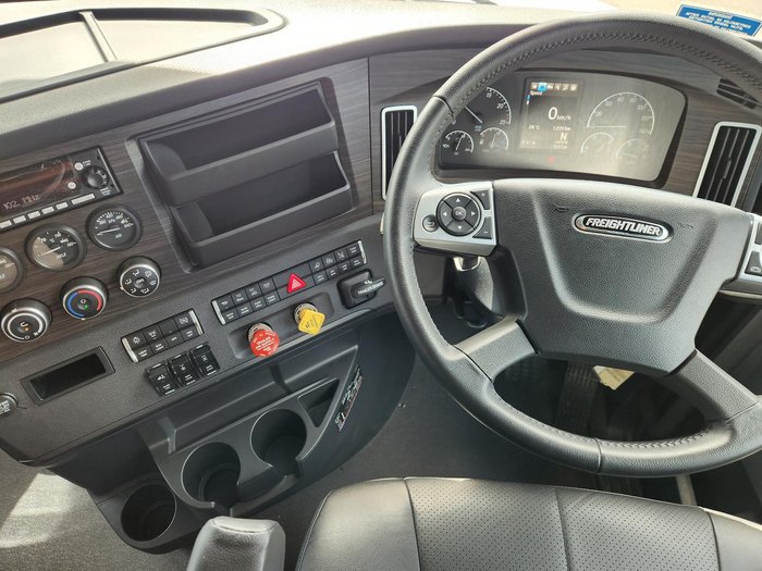 2024 Freightliner Cascadia 126