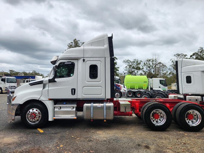 2024 Freightliner Cascadia 126 White