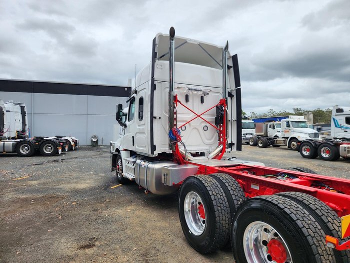 2024 Freightliner Cascadia 126 White