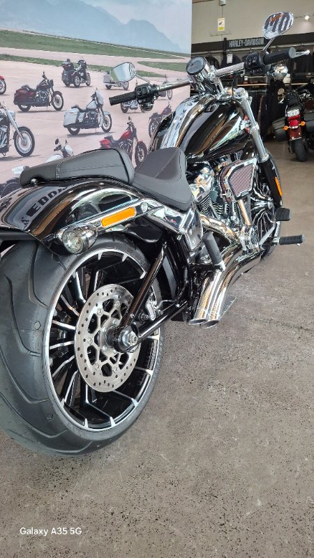 2025 Harley-davidson FXBR BREAKOUT (117) Vivid Black