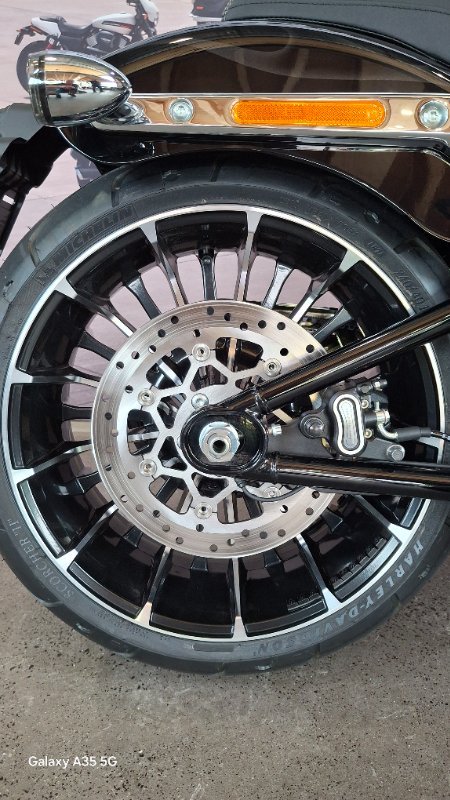 2025 Harley-davidson FXBR BREAKOUT (117) Vivid Black
