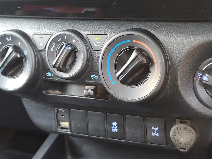 2019 Toyota Hilux SR