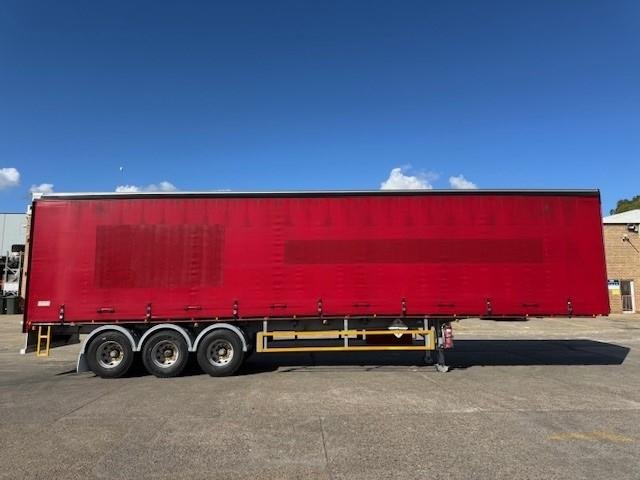 2013 Krueger 22P Straight Curtain Sider Red