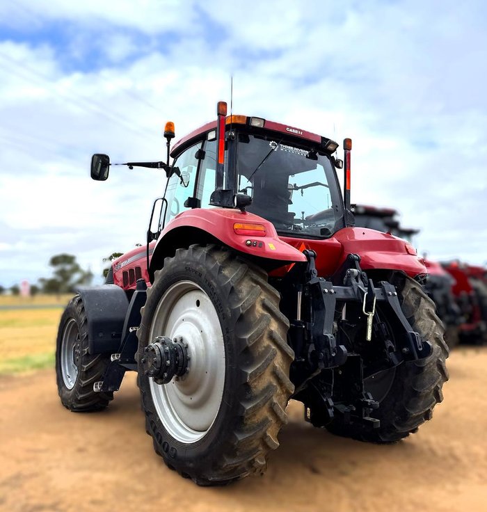 2011 CASE IH Magnum 215 RED