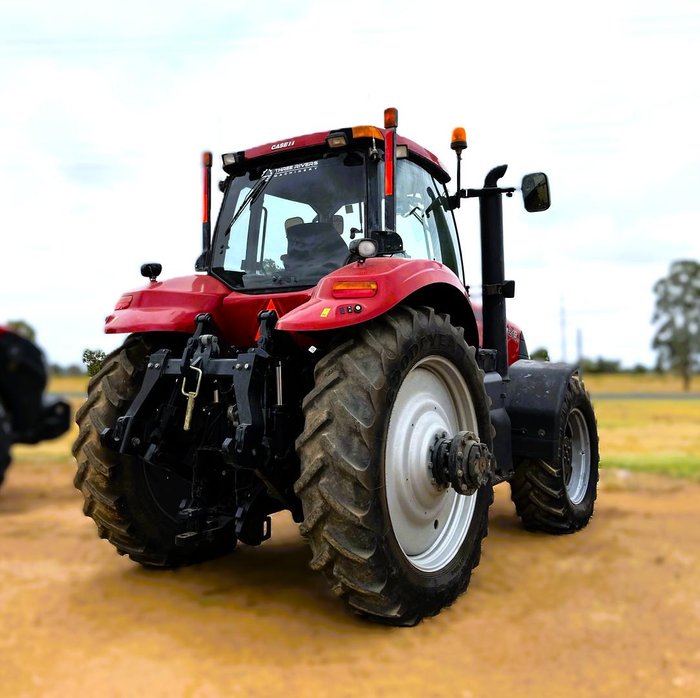 2011 CASE IH Magnum 215 RED