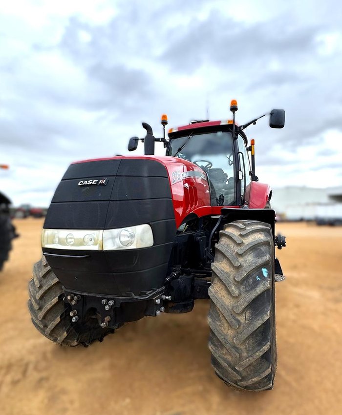 2011 CASE IH Magnum 215 RED