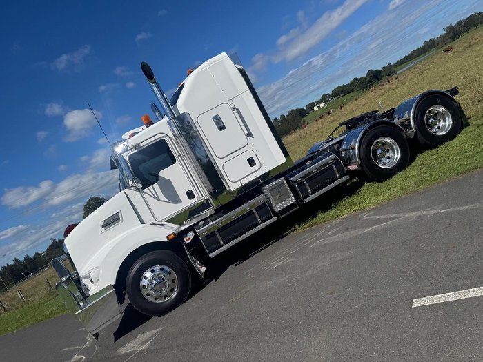 2017 Kenworth T409 - 110T Gcm CHOICE OF 5 UNITS White