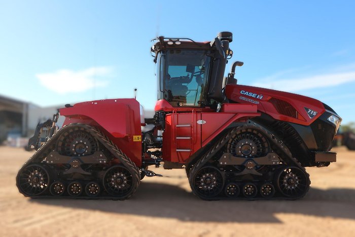 0 CASE IH 715 Steiger Quadtrac RED