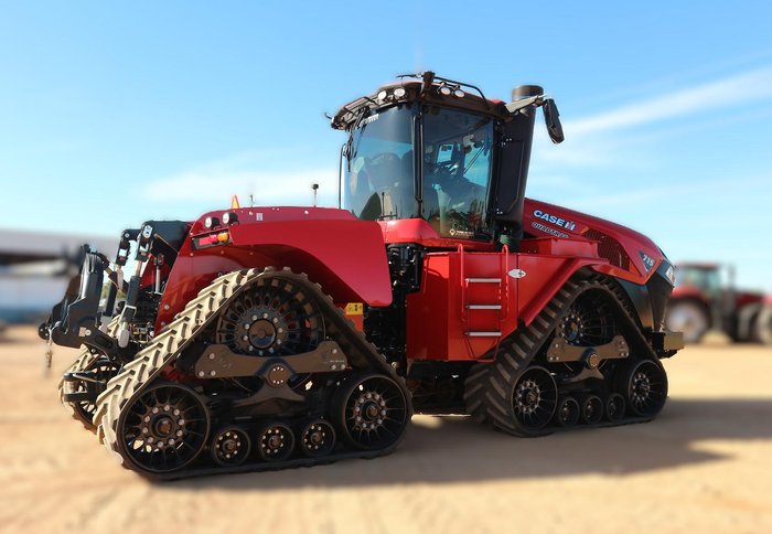 0 CASE IH 715 Steiger Quadtrac RED