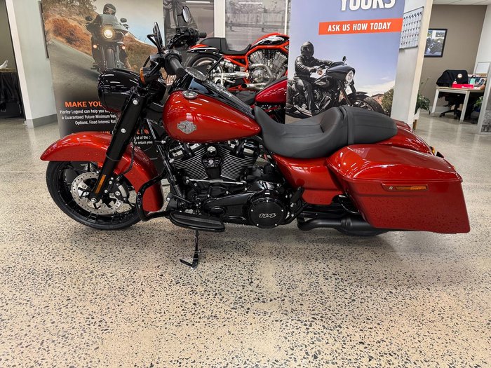 2025 Harley-Davidson Road King Special 114 (FLHRXS) Touring Red