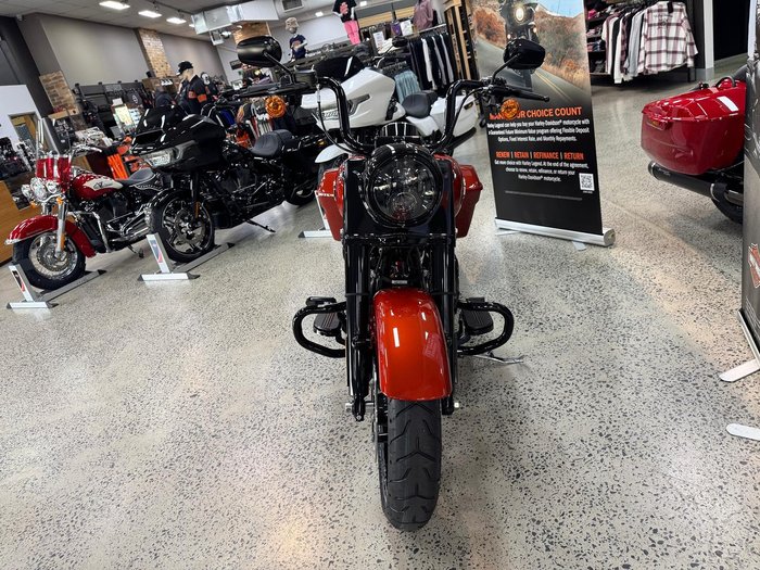 2025 Harley-Davidson Road King Special 114 (FLHRXS) Touring Red