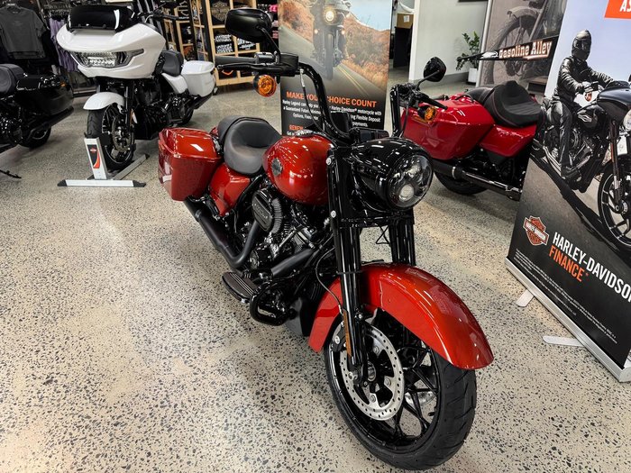 2025 Harley-Davidson Road King Special 114 (FLHRXS) Touring Red
