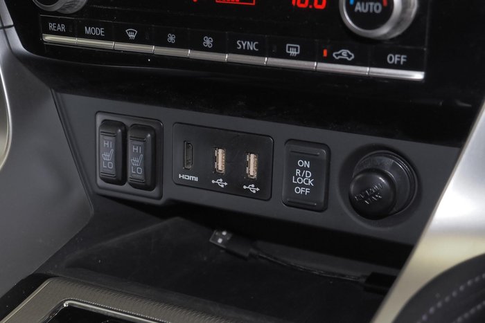 2024 Mitsubishi Pajero Sport Exceed