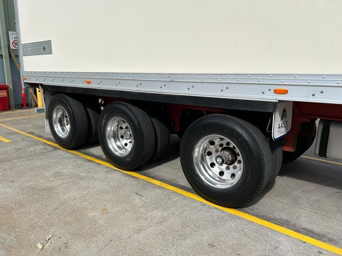 2013 Grey Star St3 22 Pallet Refrigerated Van, R/T
