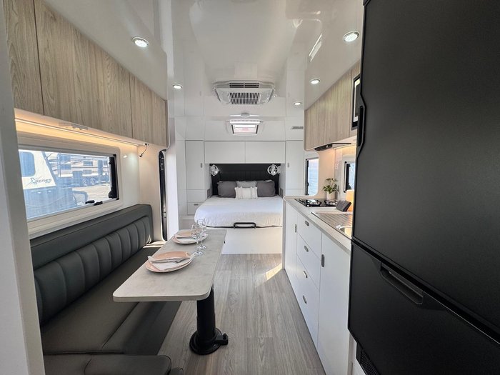 2025 Crusader Musketeer Palace My25 21'8Ft Double Bunk Family Van