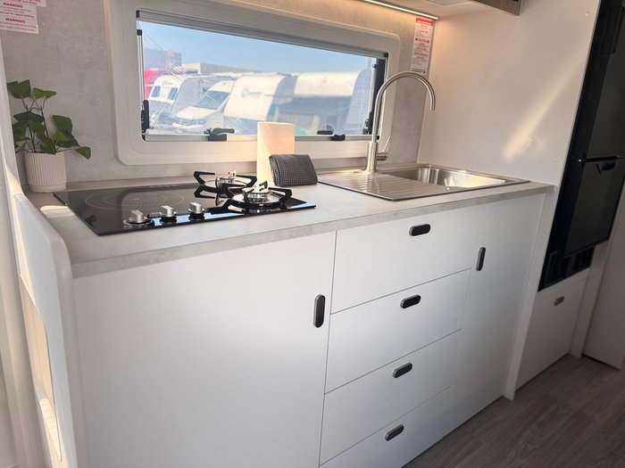 2025 Crusader Musketeer Palace My25 21'8Ft Double Bunk Family Van
