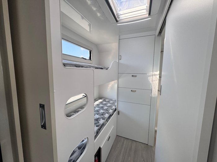 2025 Crusader Musketeer Palace My25 21'8Ft Double Bunk Family Van