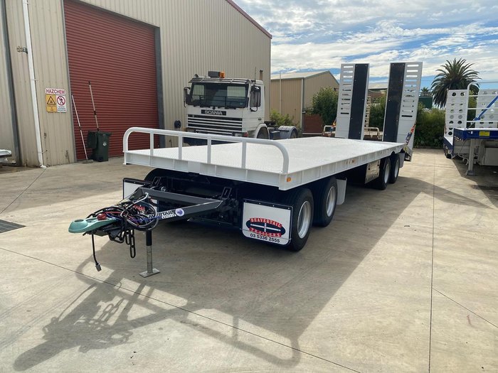 2025 Beavertail Dog Trailer Quad Axle