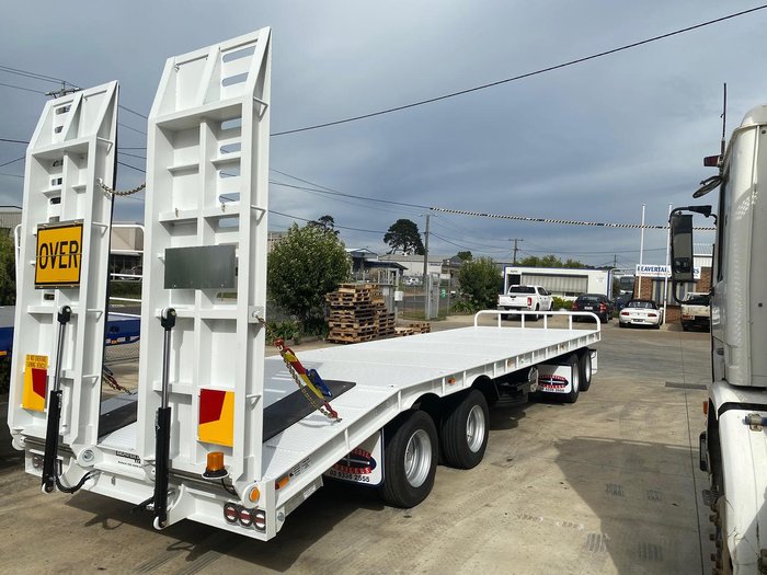 2025 Beavertail Dog Trailer Quad Axle