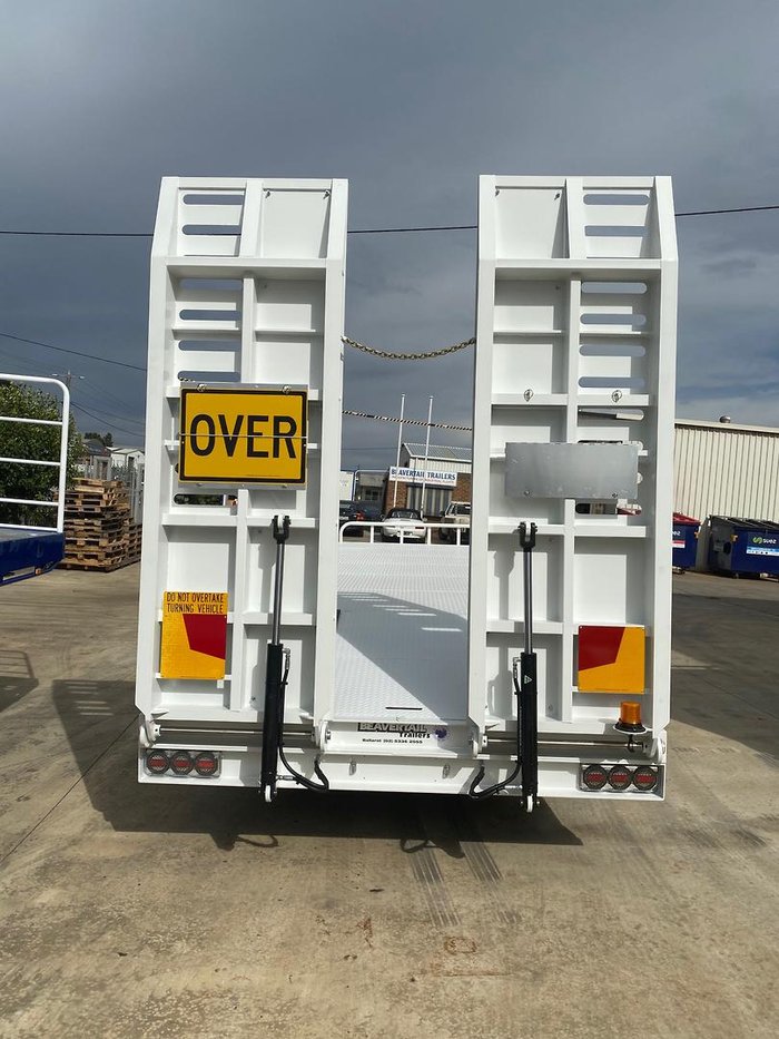 2025 Beavertail Dog Trailer Quad Axle
