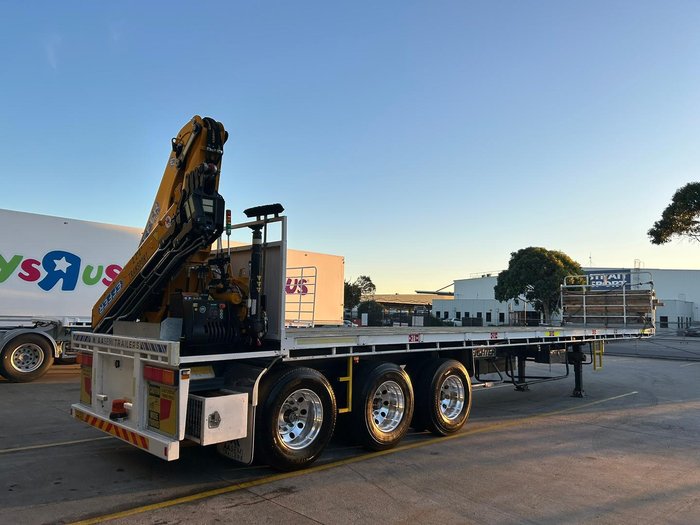 2016 Maxitrans St3 45' Semi Rear Mount Crane