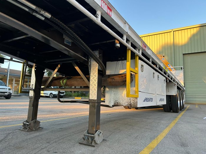 2016 Maxitrans St3 45' Semi Rear Mount Crane