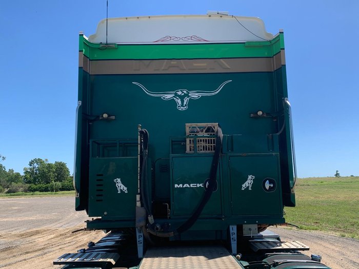 2017 Mack Titan