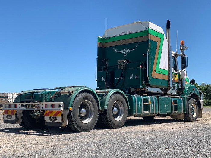 2017 Mack Titan