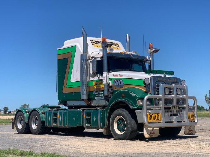 2017 Mack Titan
