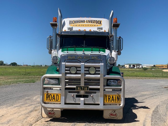 2017 Mack Titan