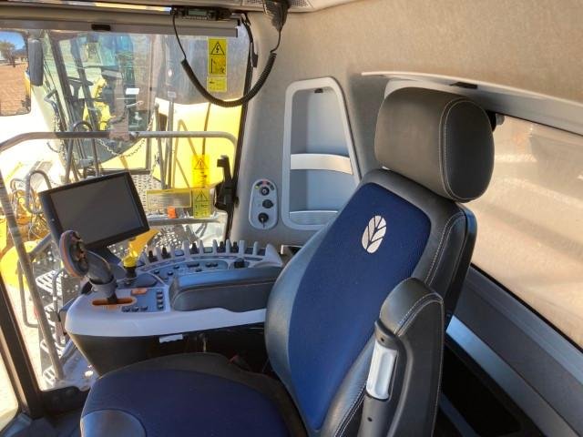 2016 New Holland Cr9.90